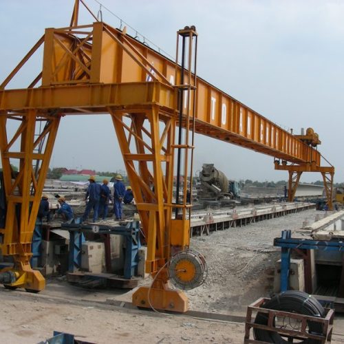Cổng trục nâng dầm 100 tấn